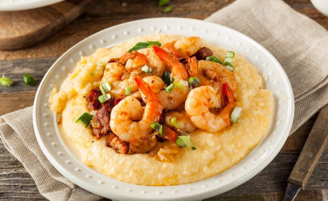 Shrimp and grits what to eat in Savannah